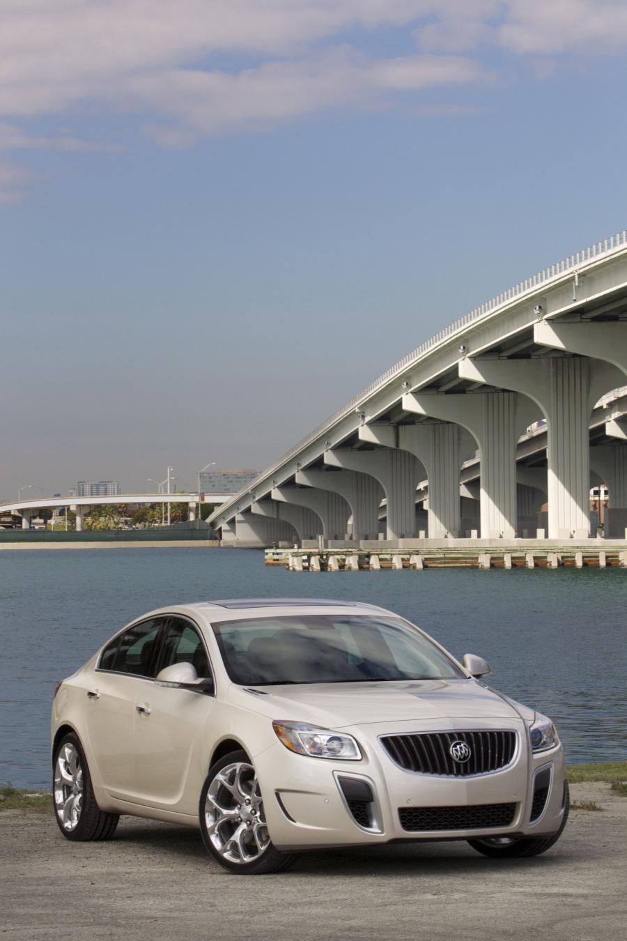  Buick Regal GS 2011 года  (фото 22 из 69)